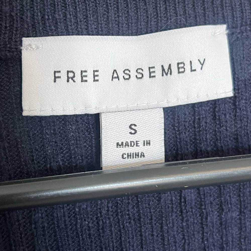 Free Assembly Shirt Bundle Size Small - Picture 7 of 7